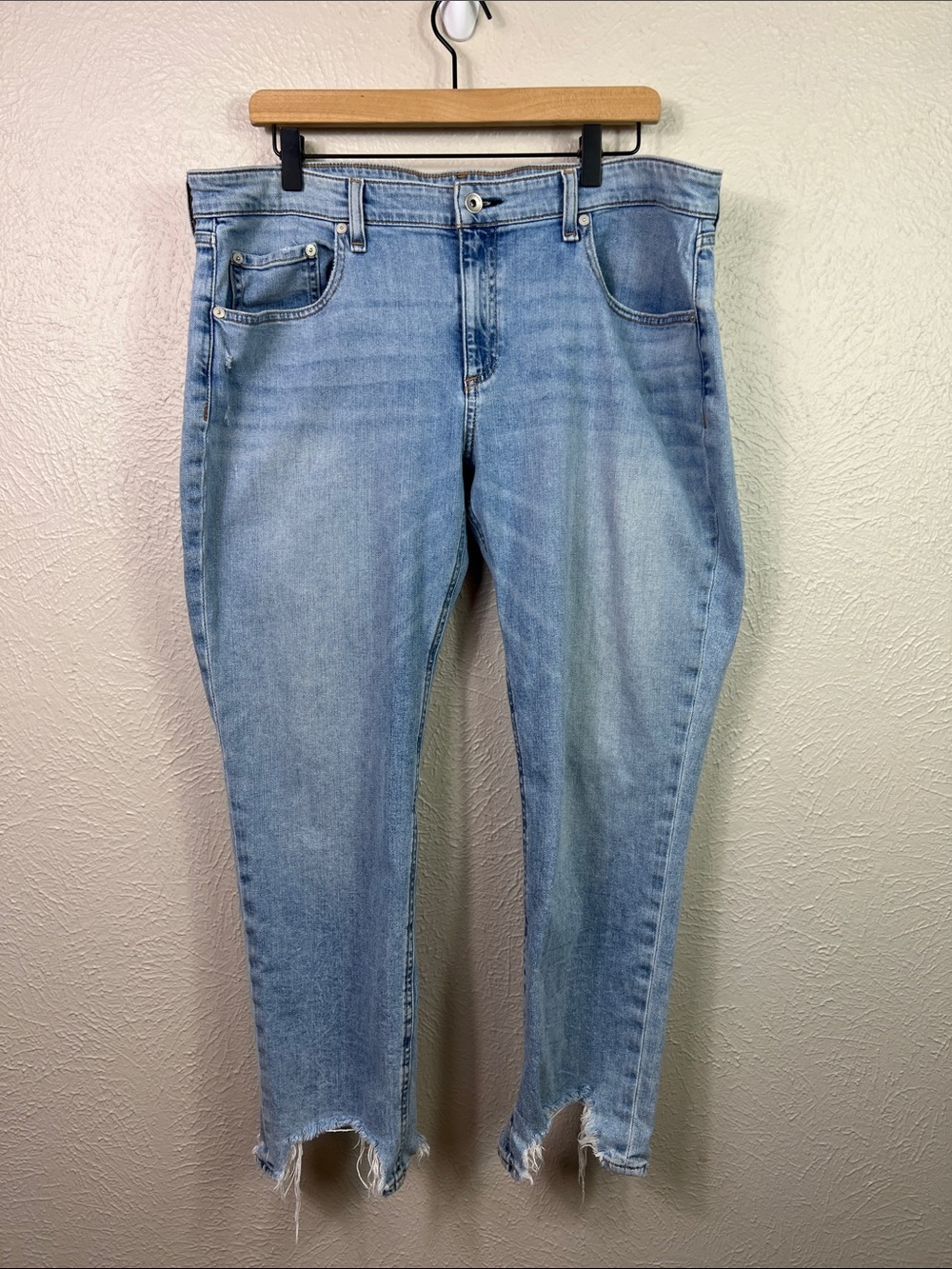 Rag & Bone Dre Low Rise Boyfriend Distressed Hem Light Wash Crop Jeans 32